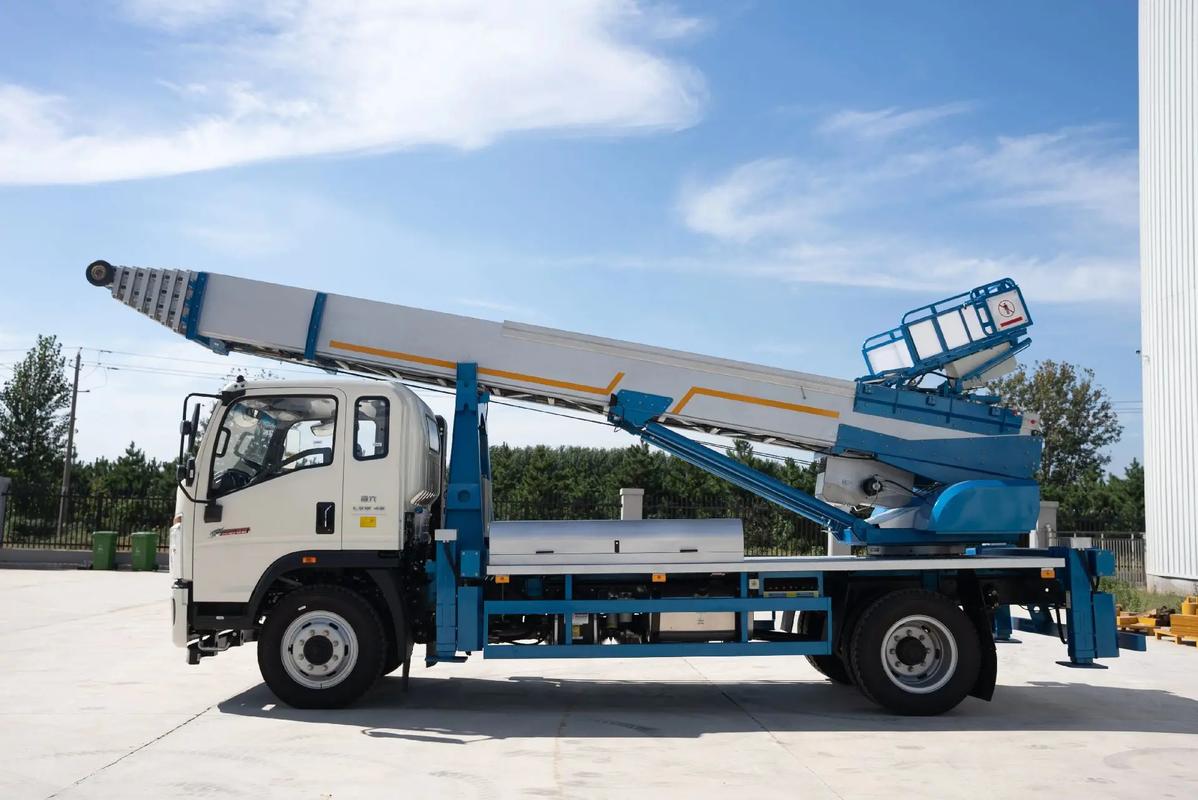 镇江云梯上料车租赁费用