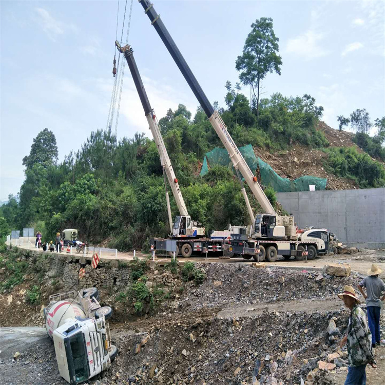 镇江汽车掉沟里叫吊车救援要多少钱